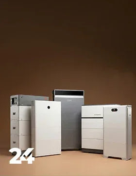 Solarspeicher weiß und grau, verschiedene Modelle, freigestellt